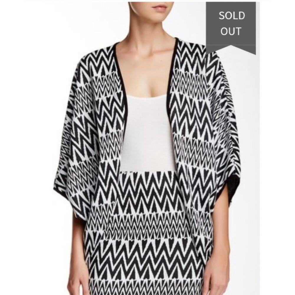 Tart Black White zigzag open sweater batwing faux leather piping sz M/L